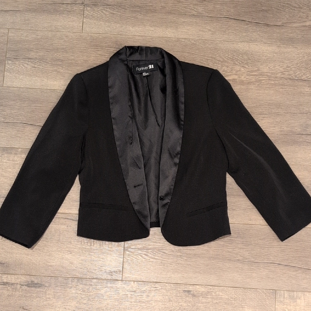 Forever 21 Elegant Cropped Black Blazer